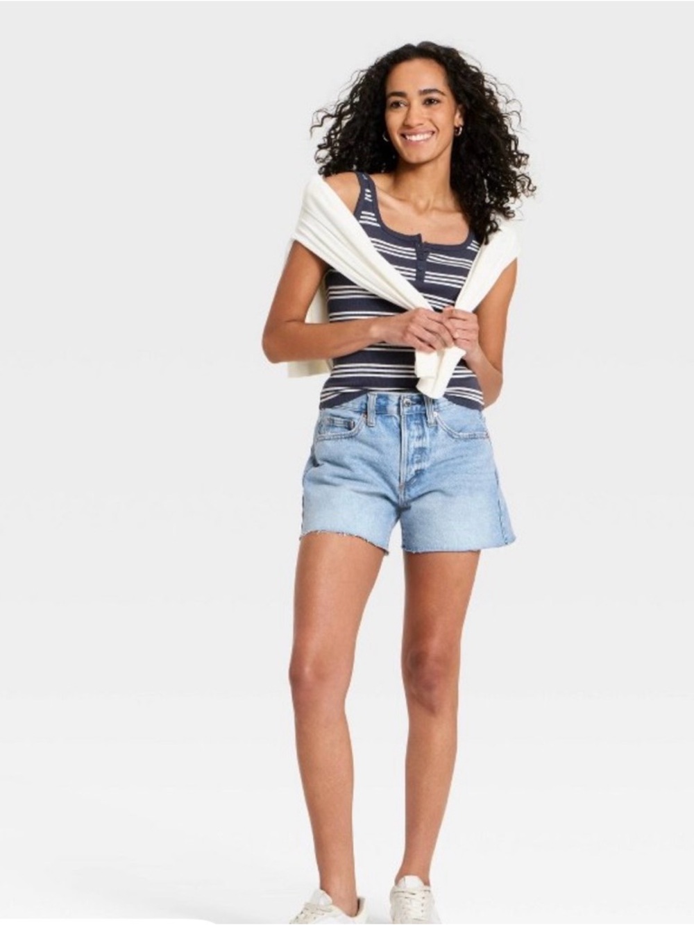 NWT Women’s Mid-Rise 90’s baggy Light Blue Denim Shorts size 10 4” inseam - Picture 3 of 6